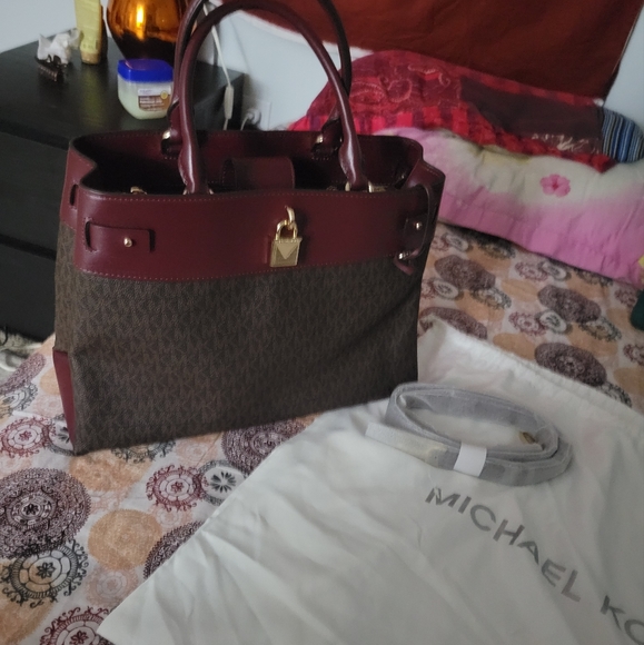 MICHAEL Michael Kors Gramercy Large Logo Satchel - Picture 3 of 7